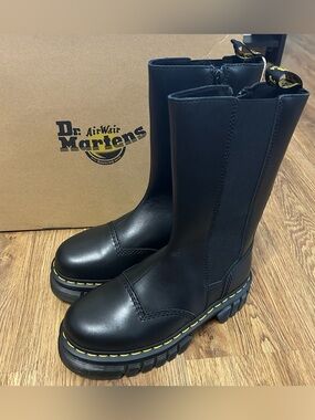 DR MARTENS Audrick Chelsea tall
Black leather platform boots shoes women’s 8 new
